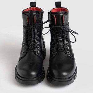 SAINT + SOFIA NOHO BOOT SIZE 8